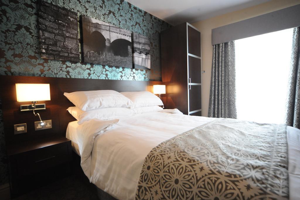 The Bull Hotel Stony Stratford Szoba fotó